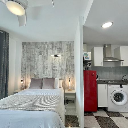 Lafrenchtouch - Coqueto Estudio Terraza Con Vistas Torremolinos Eksteriør billede